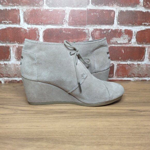 Toms Booties Womens Size 8.5 Heeled Leather Ankle Boots Lace Up - Picture 1 of 8